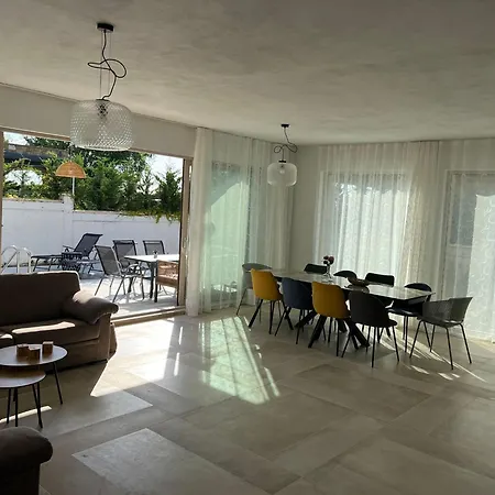 Dimargo Villa *